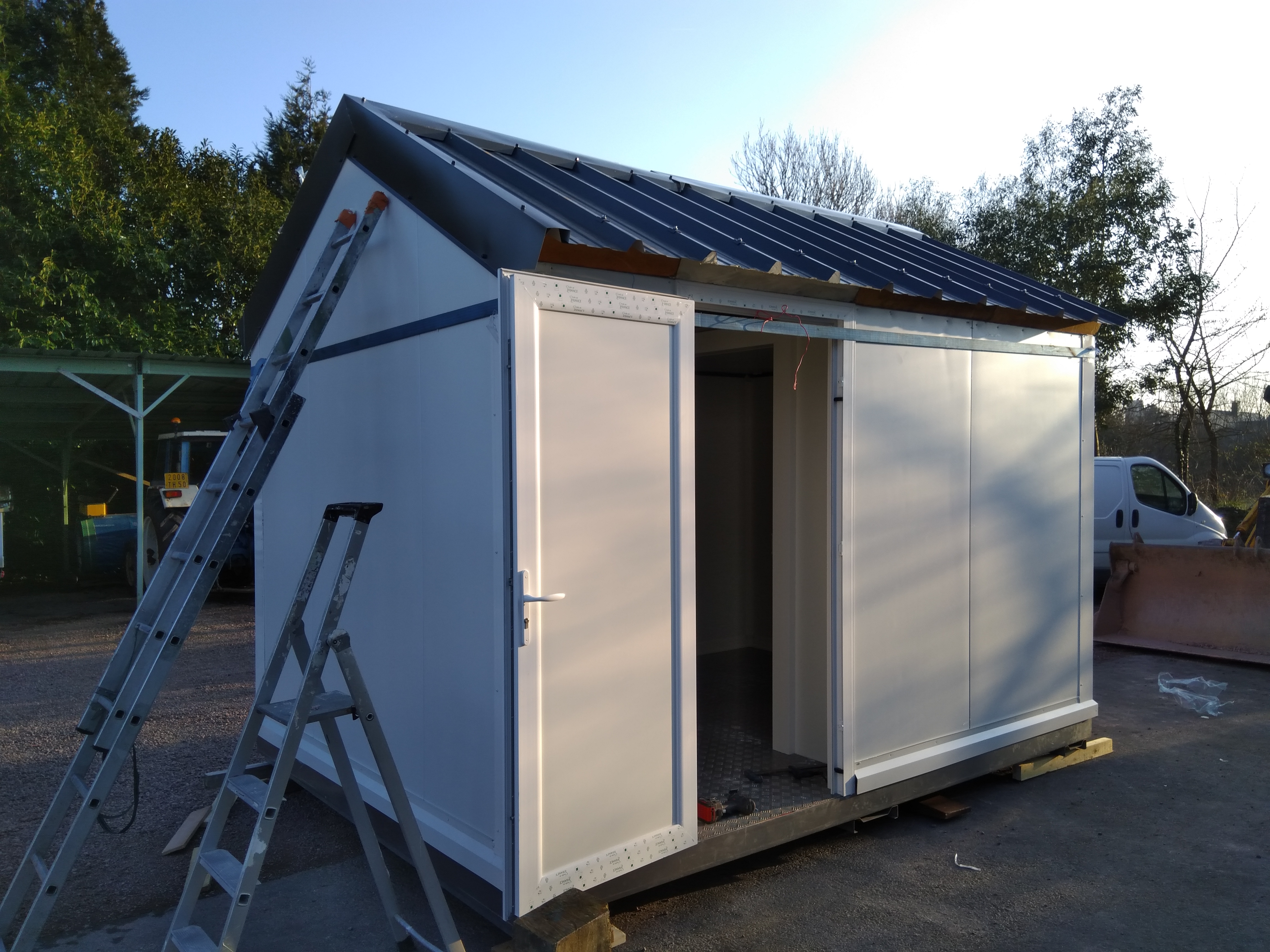 Cabane avec chambre froide